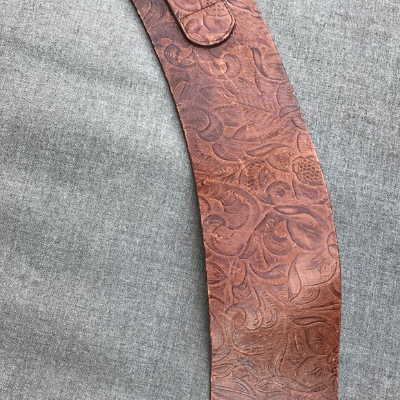 Saks, very wide Italian leather tooled belt, L - Picture 7 of 11